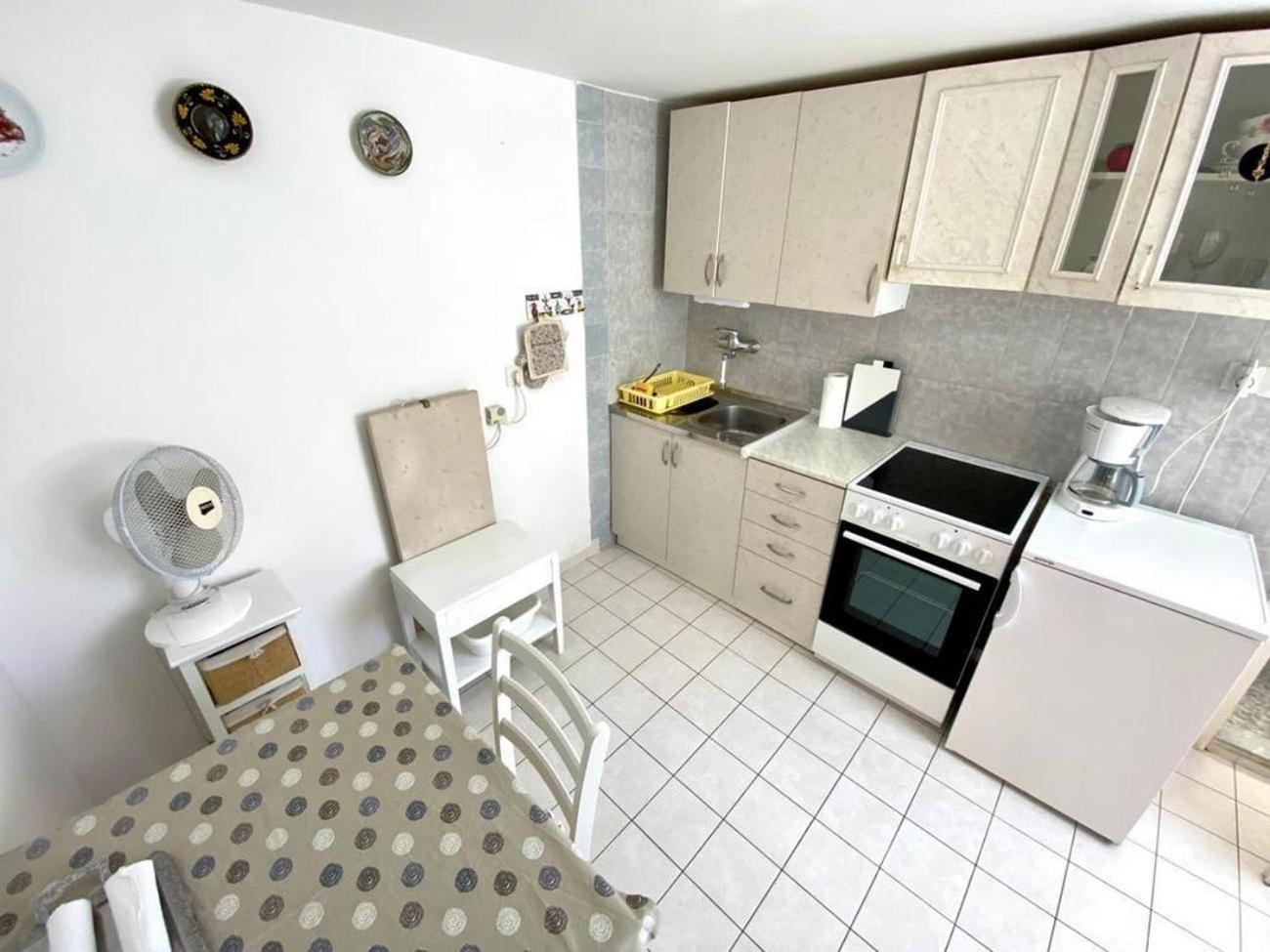 Apartments And Rooms With Parking Space Mali Losinj Exterior photo